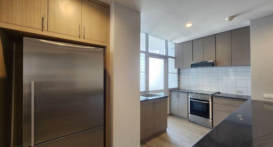 For rent 2 bedrooms apartment in Khlong Toei, Bangkok