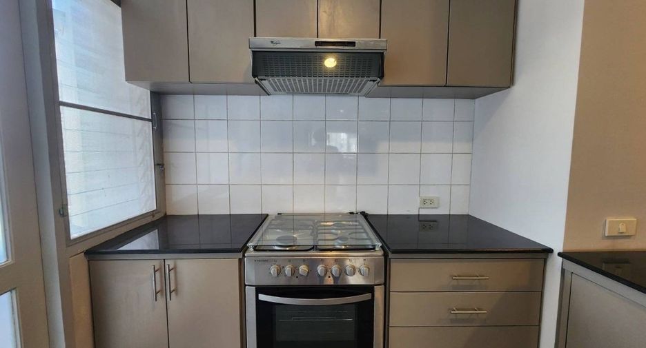 For rent 2 bedrooms apartment in Khlong Toei, Bangkok