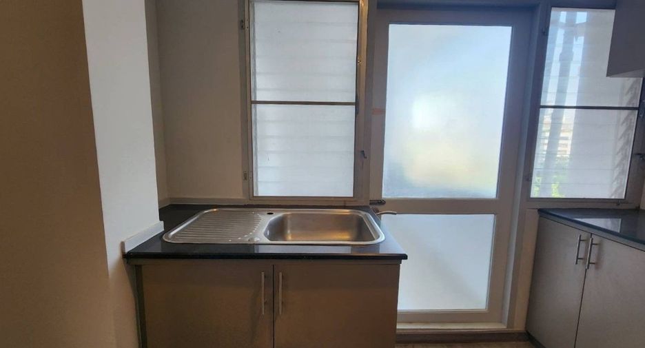 For rent 2 bedrooms apartment in Khlong Toei, Bangkok