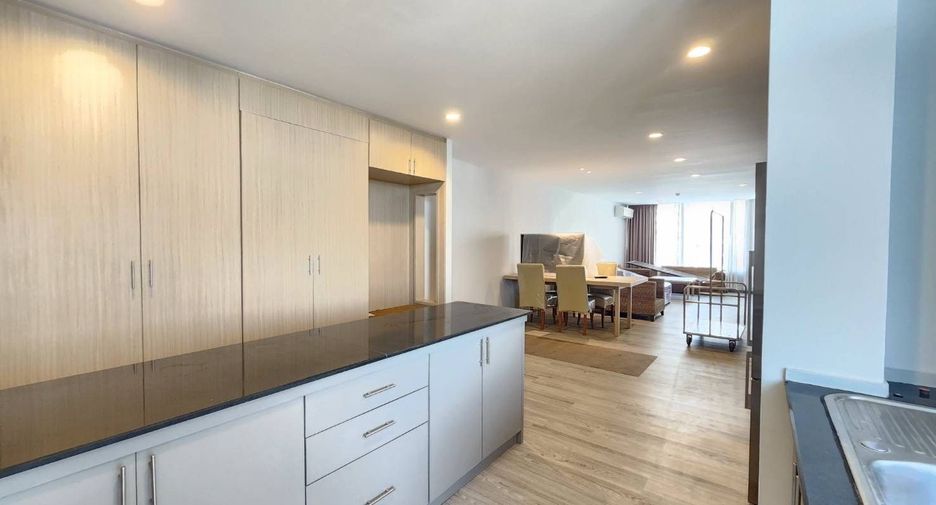 For rent 2 bedrooms apartment in Khlong Toei, Bangkok