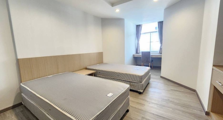 For rent 2 bedrooms apartment in Khlong Toei, Bangkok