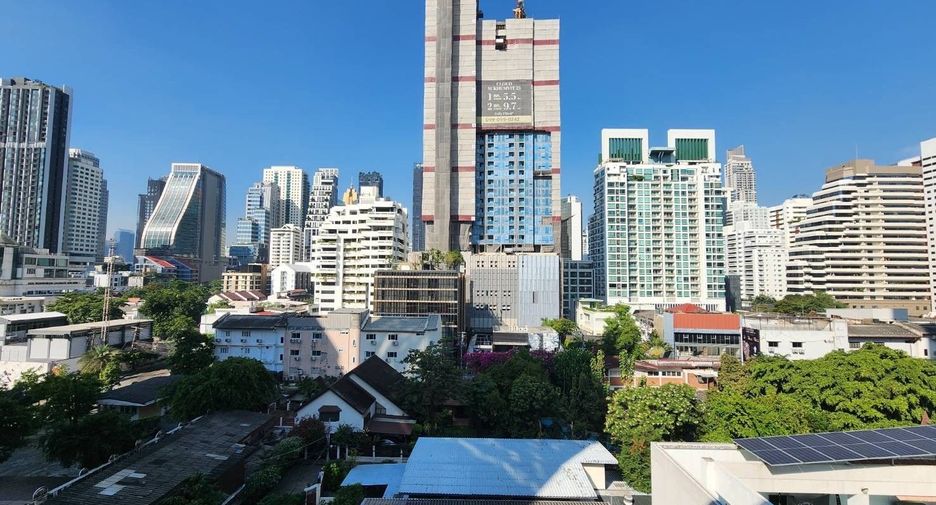 For rent 2 bedrooms apartment in Khlong Toei, Bangkok