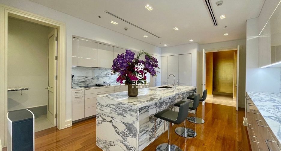 Condo en alquiler y en venta de 3 habitaciones en Sathon, Bangkok