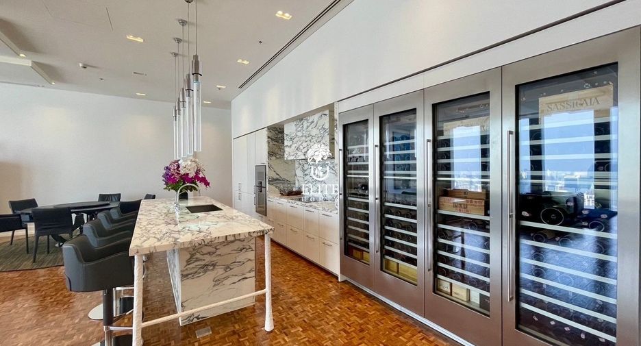 Condo en alquiler y en venta de 3 habitaciones en Sathon, Bangkok