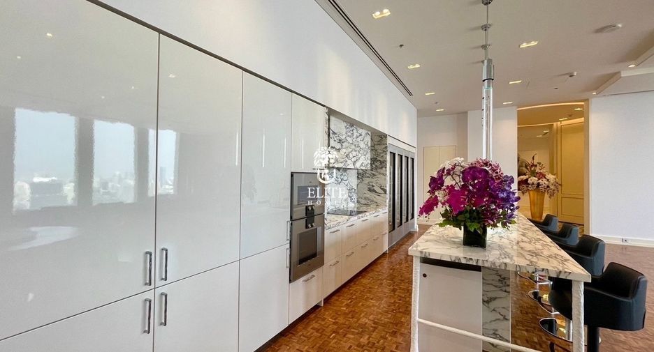 Condo en alquiler y en venta de 3 habitaciones en Sathon, Bangkok