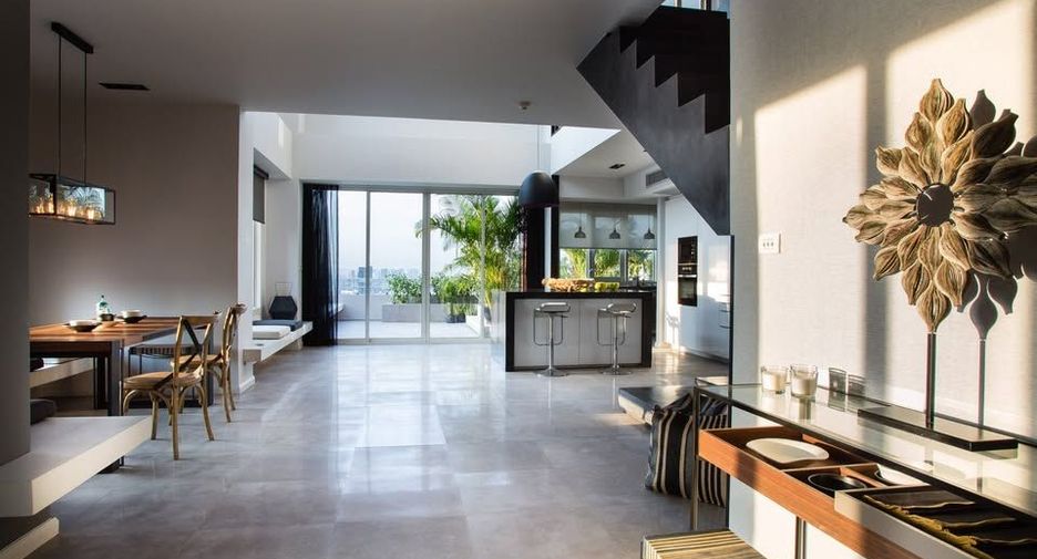For rent and for sale 3 bedrooms condo in Pathum Wan, Bangkok