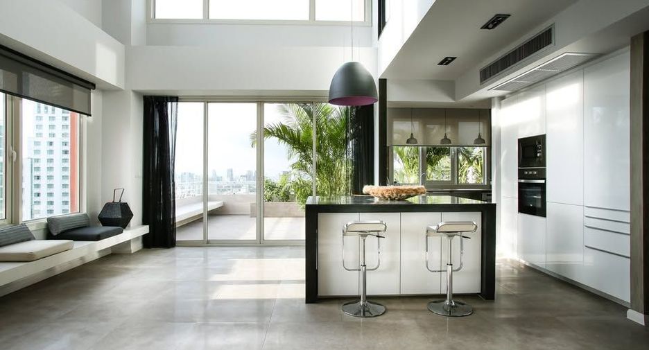 For rent and for sale 3 bedrooms condo in Pathum Wan, Bangkok