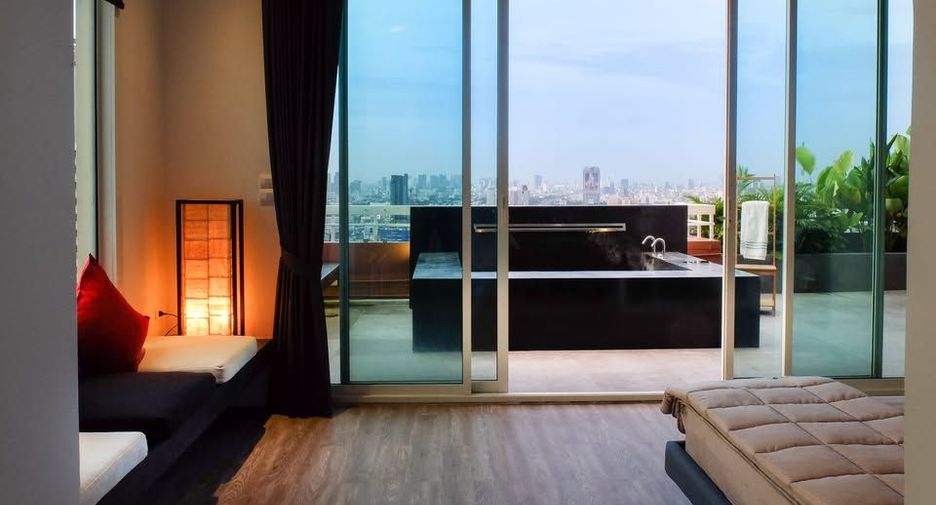 For rent and for sale 3 bedrooms condo in Pathum Wan, Bangkok