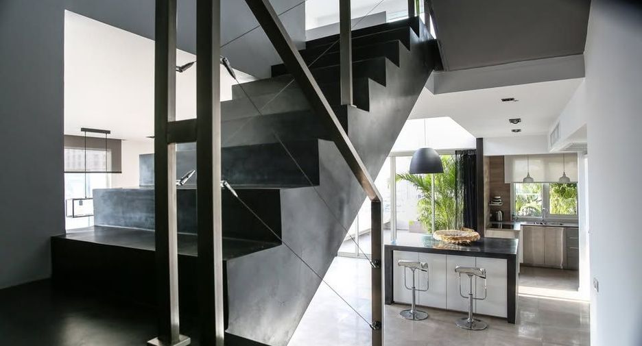 For rent and for sale 3 bedrooms condo in Pathum Wan, Bangkok