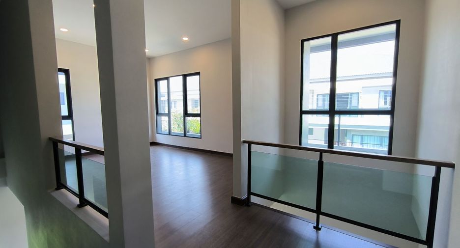 Casa en venta de 4 habitaciones en Bang Phli, Samut Prakan