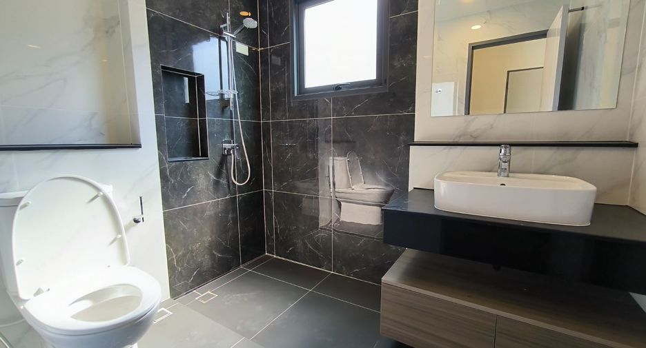 Casa en venta de 4 habitaciones en Bang Phli, Samut Prakan