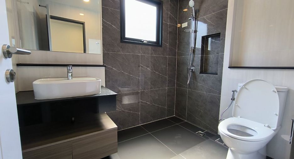 Casa en venta de 4 habitaciones en Bang Phli, Samut Prakan
