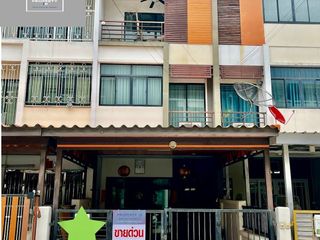 For sale 3 bed townhouse in Bang Khae, Bangkok