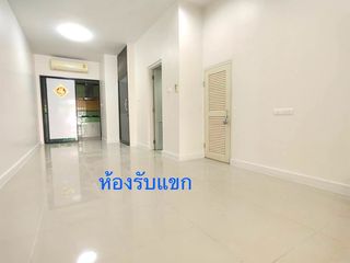 For sale 3 bed townhouse in Bang Khae, Bangkok