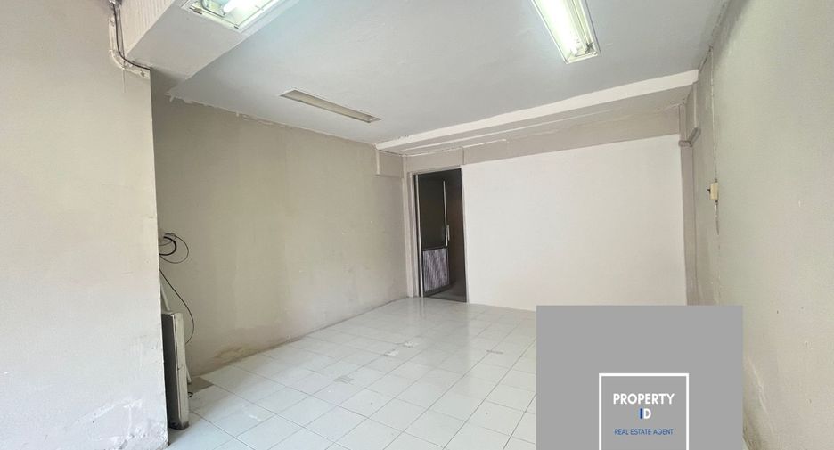 For rent and for sale 3 bedrooms retail Space in Bang Khen, Bangkok