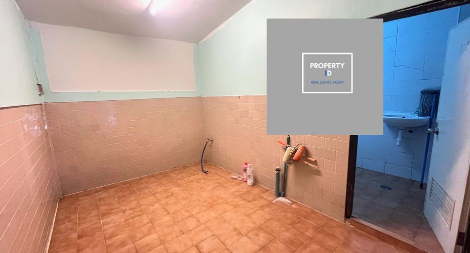 For rent and for sale 3 bedrooms retail Space in Bang Khen, Bangkok