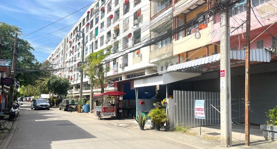 For rent and for sale 3 bedrooms retail Space in Bang Khen, Bangkok