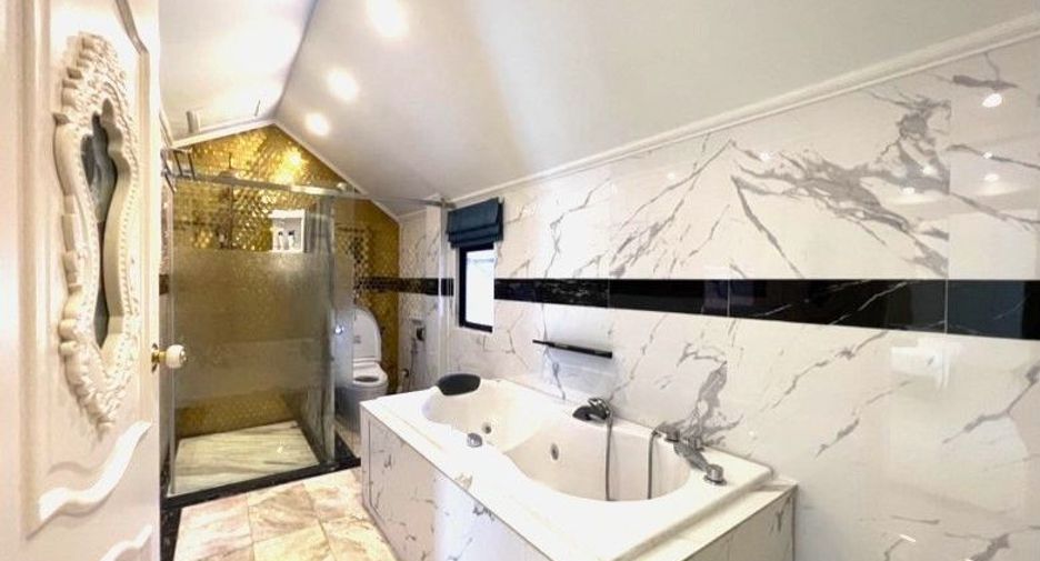 Haus zum Kauf mit 4 Zimmer in Bang Lamung, Chonburi