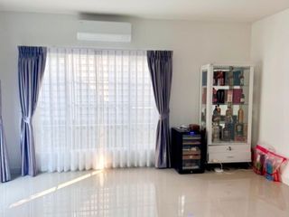 Casa en alquiler de 4 habitaciones en Bang Phli, Samut Prakan