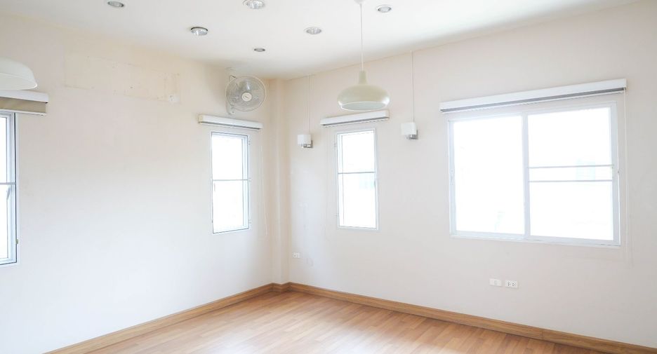 For sale 3 bed house in Mueang Nonthaburi, Nonthaburi