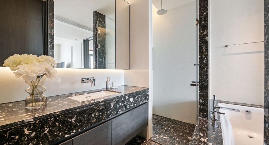 For sale 1 bed condo in Khlong Toei, Bangkok