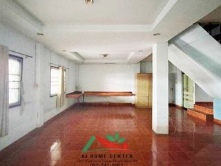 For sale 5 Beds townhouse in Lam Luk Ka, Pathum Thani