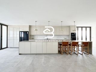For sale 4 Beds condo in Watthana, Bangkok