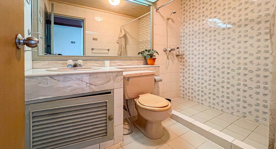 For sale 3 bedrooms condo in Bang Lamung, Chonburi