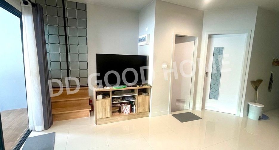 For sale 3 bedrooms townhouse in Bang Pakong, Chachoengsao