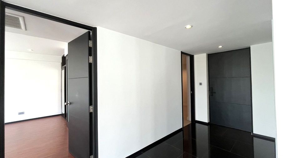 For sale 2 bedrooms condo in Pathum Wan, Bangkok