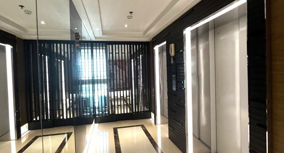 For sale 2 bedrooms condo in Pathum Wan, Bangkok