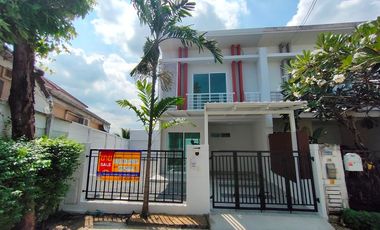 For sale 3 bedrooms townhouse in Khlong Sam Wa, Bangkok