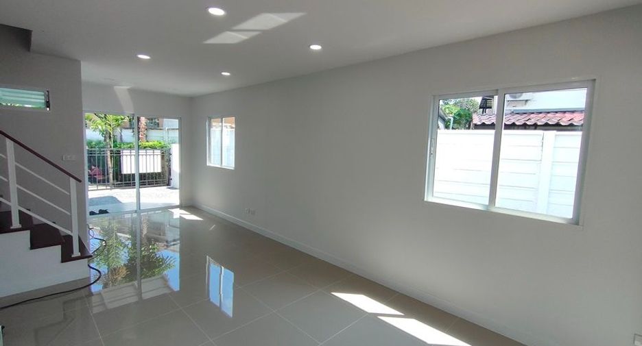 For sale 3 bedrooms townhouse in Khlong Sam Wa, Bangkok
