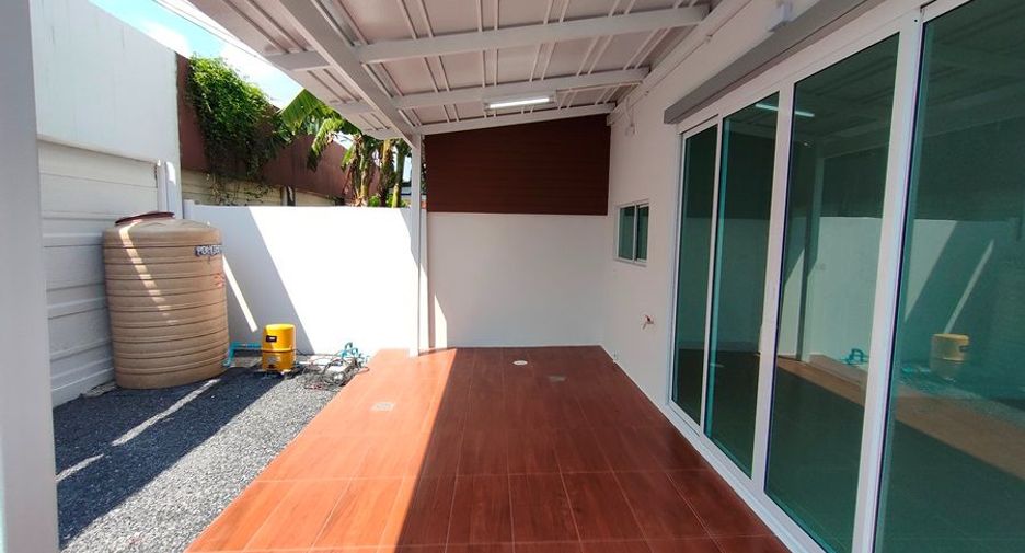 For sale 3 bedrooms townhouse in Khlong Sam Wa, Bangkok