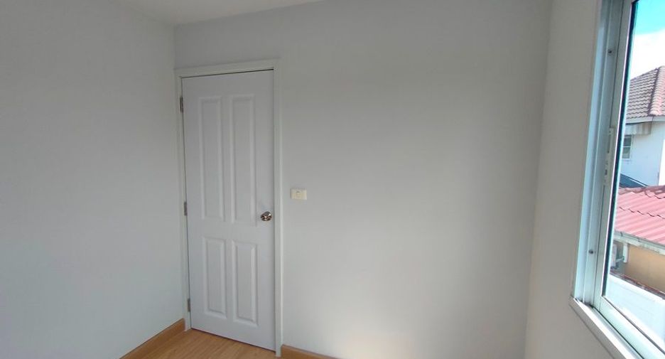 For sale 3 bedrooms townhouse in Khlong Sam Wa, Bangkok