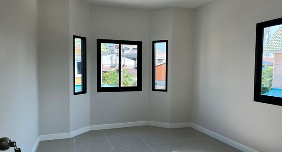 For sale 3 bedrooms townhouse in Bang Khun Thian, Bangkok