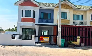 À vendre 3 chambres maison de ville à Bang Khun Thian, Bangkok