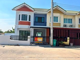 For sale 3 bedrooms townhouse in Bang Khun Thian, Bangkok