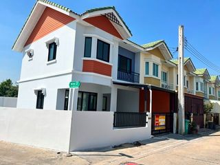 For sale 3 bedrooms townhouse in Bang Khun Thian, Bangkok