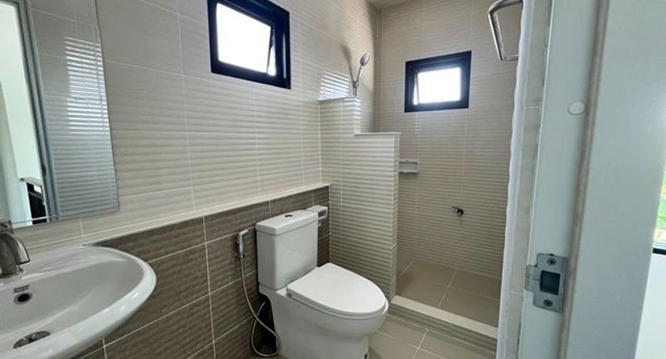 For sale 3 bedrooms townhouse in Bang Khun Thian, Bangkok