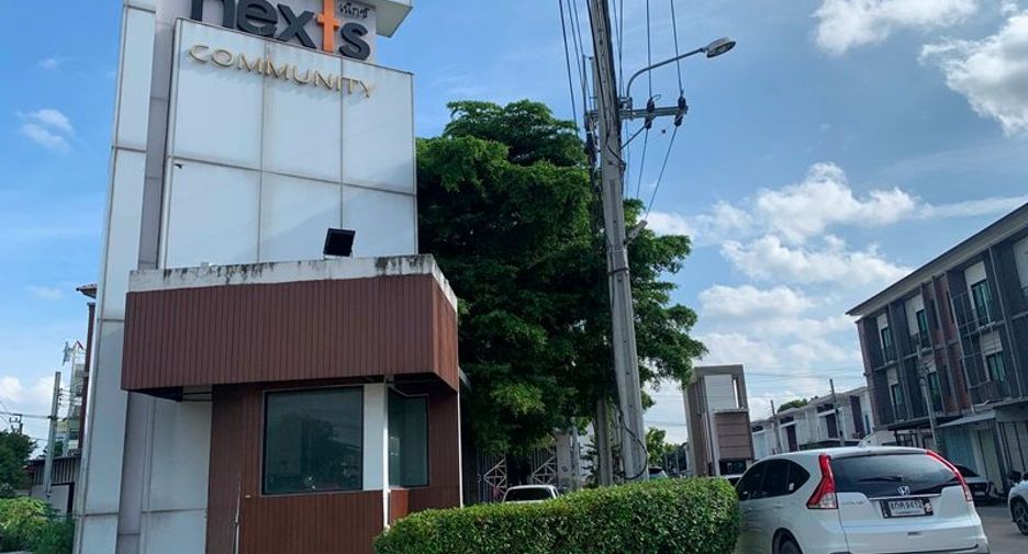 For sale 3 bedrooms townhouse in Khlong Sam Wa, Bangkok