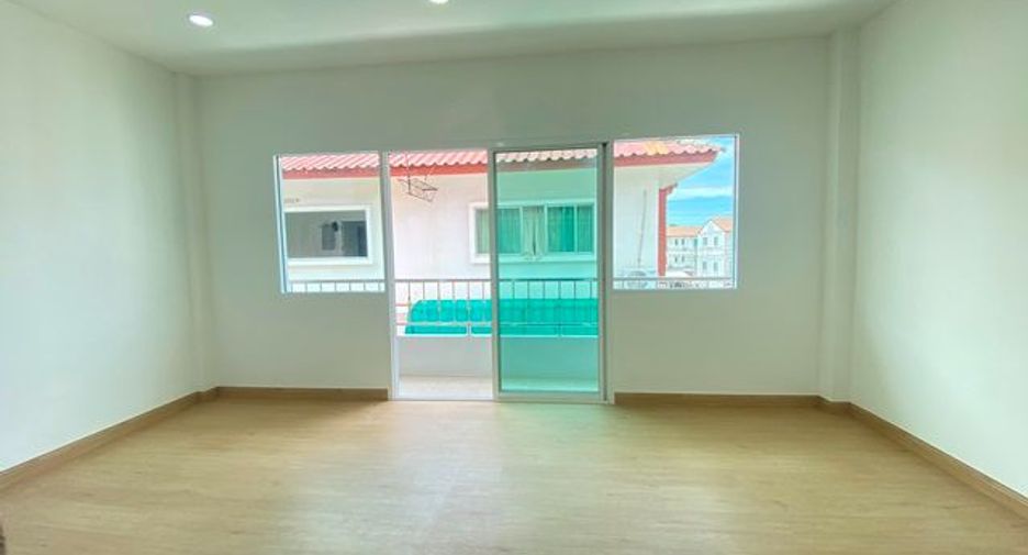 Casa adosada en venta de 3 habitaciones en Bang Khun Thian, Bangkok