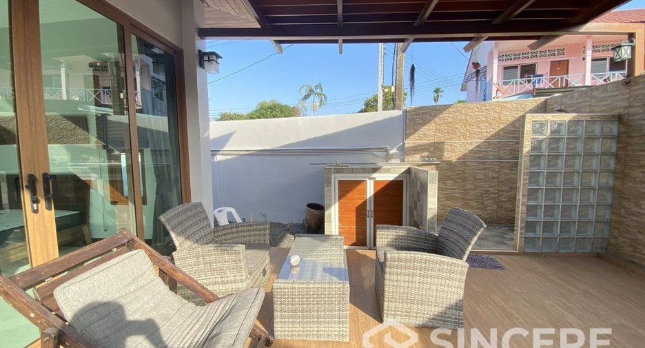 For rent 3 bedrooms villa in Mueang Phuket, Phuket