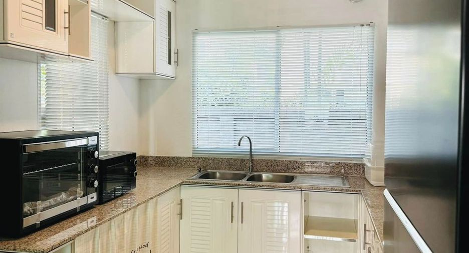 For rent 3 bedrooms house in San Kamphaeng, Chiang Mai