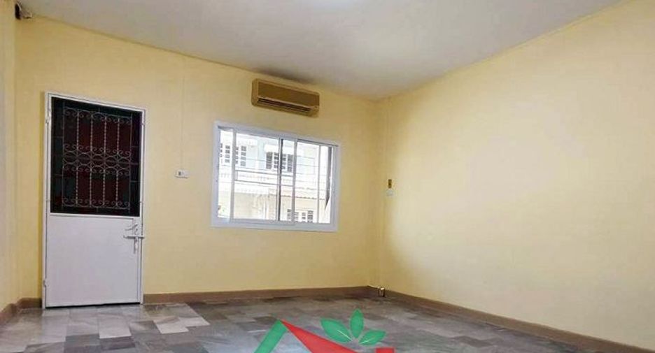 For sale 3 bedrooms townhouse in Thung Khru, Bangkok