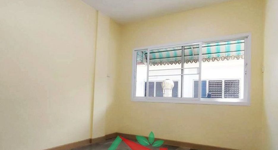 For sale 3 bedrooms townhouse in Thung Khru, Bangkok