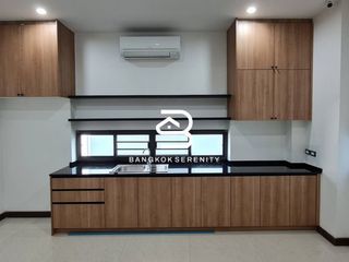 For rent 4 bed office in Watthana, Bangkok
