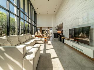 For rent and for sale 12 bed villa in Bang Kapi, Bangkok