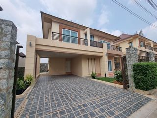 À louer 4 chambres maison à Bang Lamung, Chonburi