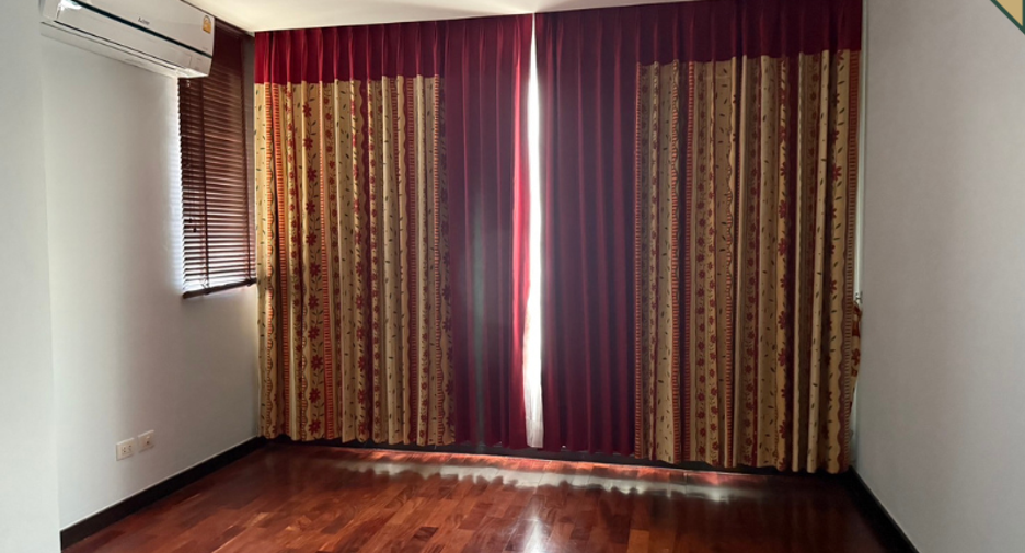For sale 2 bedrooms condo in Khlong Toei, Bangkok